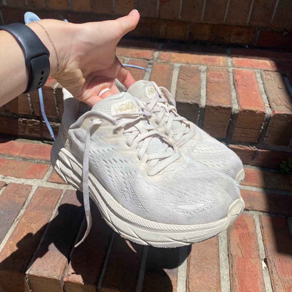 HOKA CLIFTON 8